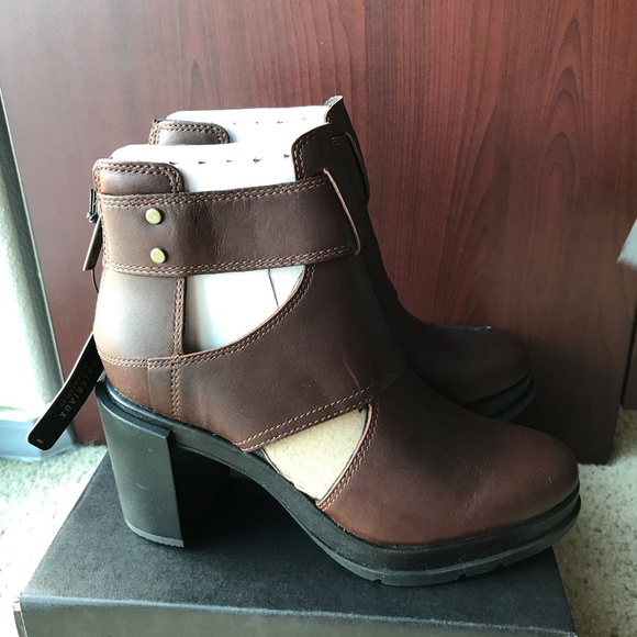 Sorel Margo Cut Out Sandals - Picture 2 of 5